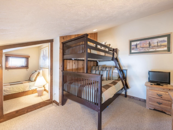 Walk to lift Vacation Condo Three Bedroom in Park City